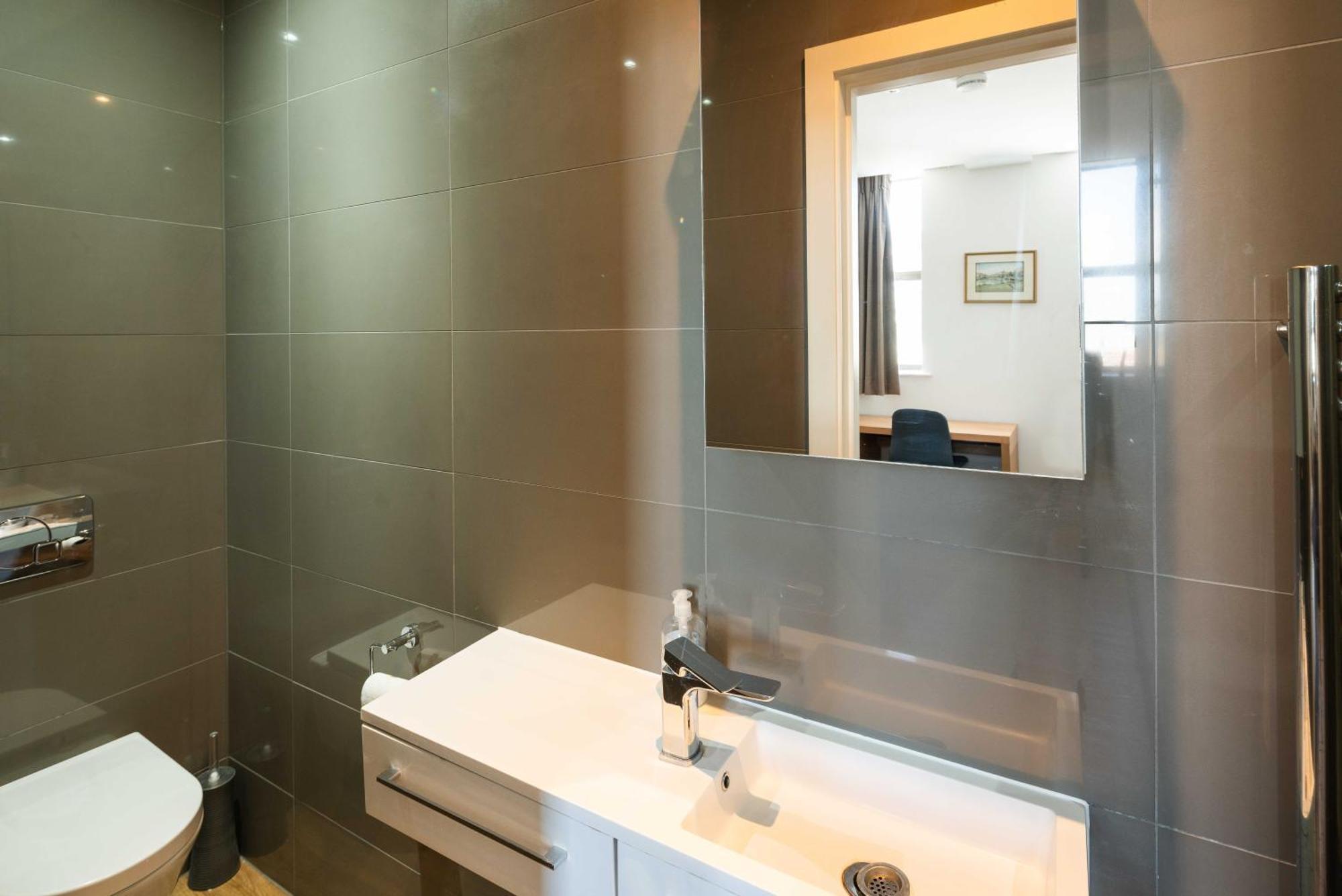 Equitable Hotel Лондон Экстерьер фото